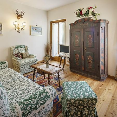 Villa Tullia - Stayincortina Cortina d'Ampezzo Bagian luar foto
